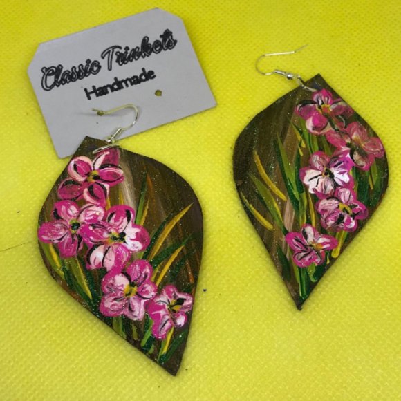Floral genuine leather hand painted drop earrings - Picture 2 of 3